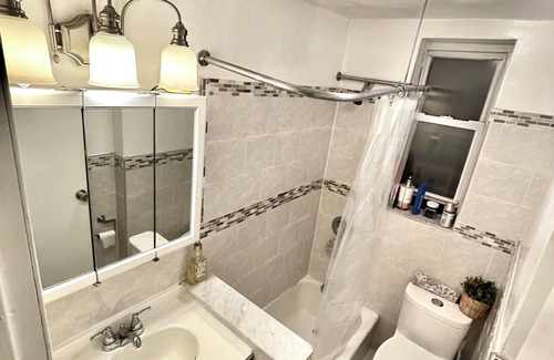 Weehawken Apartment | Nice 2 bedrooms APT 10 minutes to Times Square
