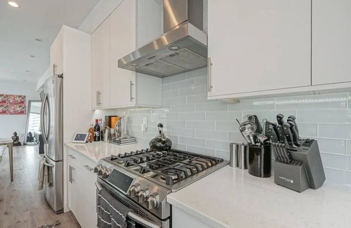 Northern Liberties House | Northern Liberties Luxury 3BR - Sauna Gym Rooftop Garage Penn’s Landing