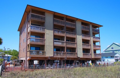 Crescent Beach House | Ocean Inn 203