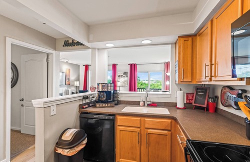 North Capitol Condo | ❤️OF DOWNTOWN NASHVILLE/On the RIVER/2 KNG BDS/2 BA/Broadway/Honky Tonks🎸/POOL