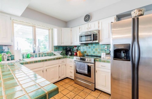 Villas House | On Beach, Sunsets, Bikes+Kayaks, Pet Friendly, Firepit, Serenity.