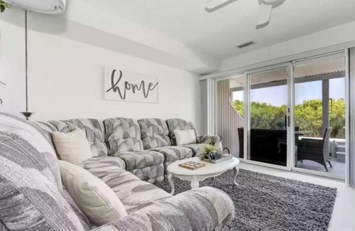 Brigantine House | ON THE SAND BEACHFRONT Condo with PARKING