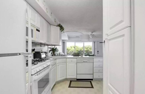 Brigantine House | ON THE SAND BEACHFRONT Condo with PARKING