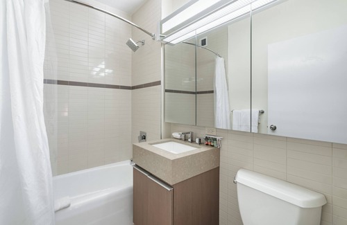 Battery Park City Apartment | One Bedroom in Prime Financial District Location