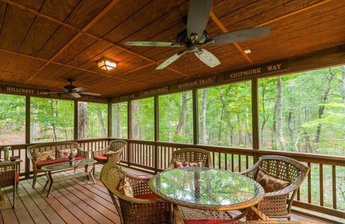Great Cacapon Cabin | Pet-Friendly | Fireplace | River | EV Charger