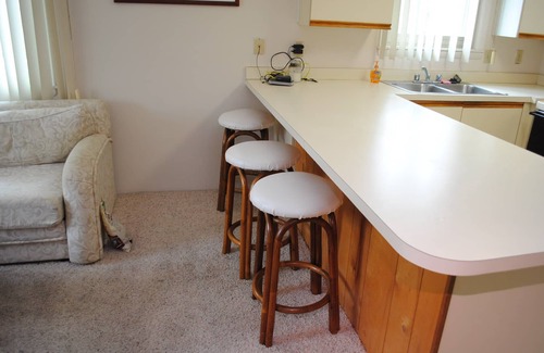 Caine Woods Condo | Quaint, but pristine 2-bedroom condo with free WiFi and an outdoor pool located uptown on the bayside in a peaceful, family-friendly neighborhood!