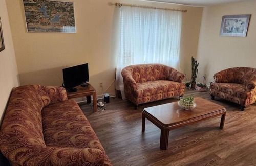 Medfield Apartment | Quiet 2 Bedroom Apartment Condo close to Downtown - Emerald Elite