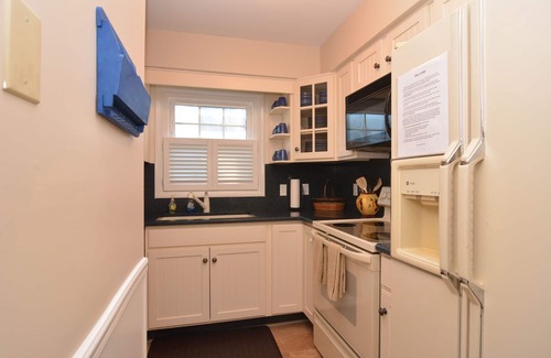 Rehoboth Beach House | Rehoboth Beach Townhouse 3BR w/Lovely Sunroom and Parking