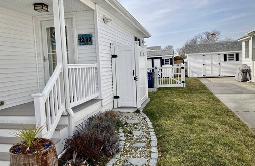 Village Green House | Renovated Village Green Twin in Cape May