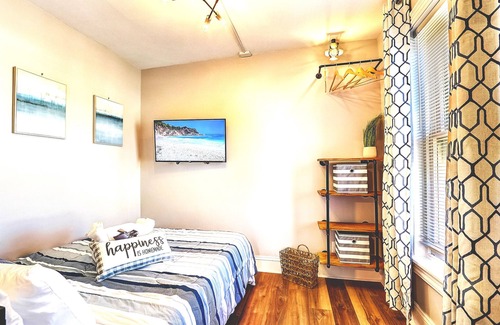 Woodbury House | RetroChic★Parking★950Mb★20min->CenterCity&Airport