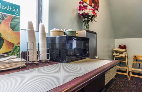 Brookville Hotel | Rodeway Inn Brookville