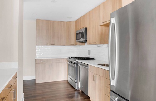 Crystal City Apartment | Roomy Crystal City 1BR w/ Gym & Concierge, steps to Metro, by Blueground