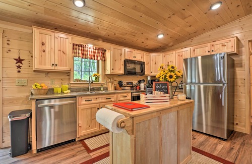 Wardensville Cabin | Secluded Mountain Cabin in Wardensville!