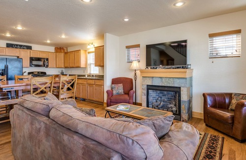 Dover Bay House | Serenity - 2 Bedroom and Loft 2 Bath Parkside Bungalow
