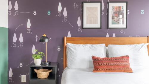 Buena Vista House | Sleeps 36 3 Townhomes 12BDR Mins to DT Broadway Painted Ladies Nashville