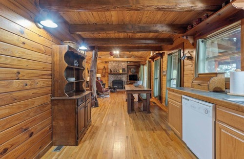 Eureka Springs House | Sleeps 6, Hot Tub, River Views