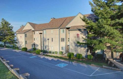 Chalet Village Apartment | Smoky Top Summit Condo Condo