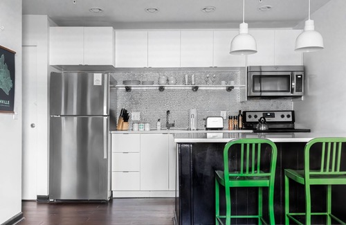 Rutledge Hill Apartment | SoBro Guest House by Black Swan - ADA Flat (4)