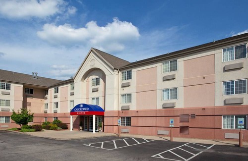 South Hills Hotel | Sonesta Simply Suites Pittsburgh Airport