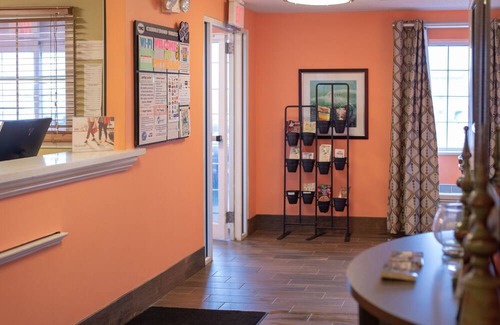 South Hills Hotel | Sonesta Simply Suites Pittsburgh Airport