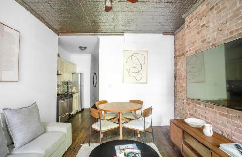 West Village Apartment | Sophisticated 2BD Apartment on Barrow Street, Greenwich Village