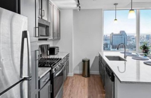 East Harlem Apartment | Spacious stylish 3-bedroom with AMAZING 360 views of Manhattan 2 min from train