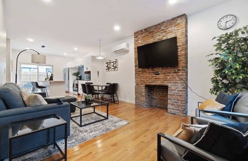 Central Northside House | Special 2 Homes – 6BR Duplex | Perfect for Groups!