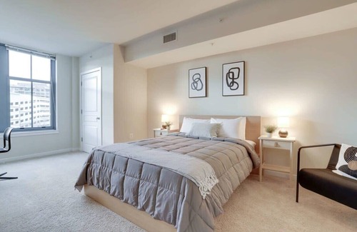 Aurora Highlands Apartment | Spectacular 1BR Condo Located At Pentagon City