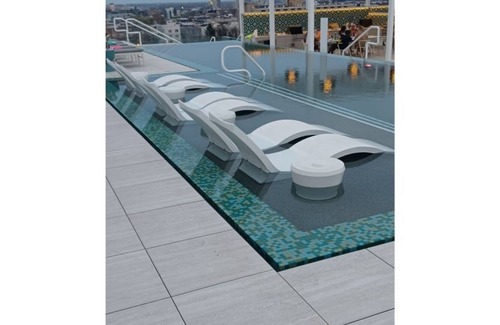 Poplar Apartment | Spectacular rooftop- near the Met- 5 minutes from Center City