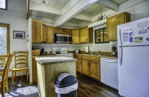 Timberline House | SS12-Bass, Blue Grill, and Catfish Pond! Hot Tub! Dolly Sods Access!