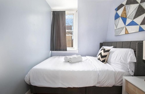 Harsimus Cove House | STYLISH 3BR/1BA DUPLEX- 15 MINS TO NYC!! SLEEPS 8!!
