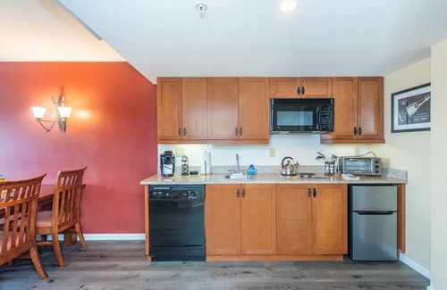 Vernon Condo | SUNSETS at Mountain Creek. Balcony! Ski in/out, Pool, hot tub, wineries!