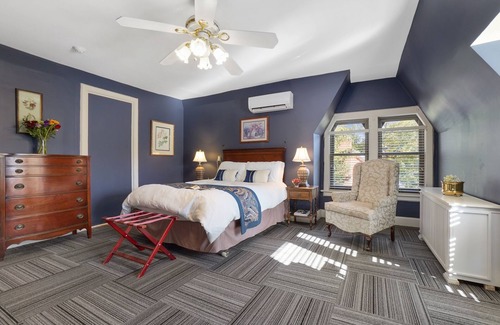 Summit House | The DeBary Inn