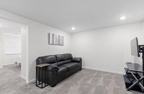 East Ridge Apartment | The Laurel Lounge - Apt 1