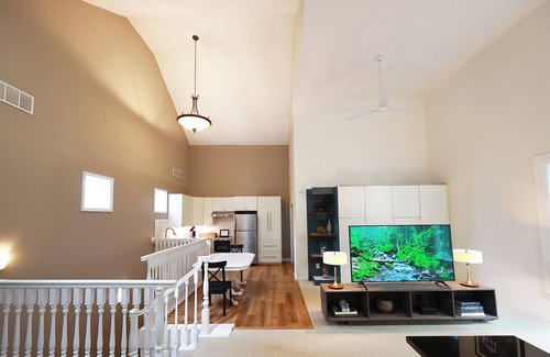 Columbus House | The Loft - Where Tranquility Meets Comfort