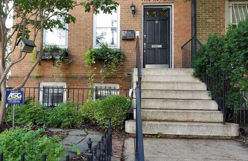 Capitol Hill House | The Smithsonian Vacation House - Walk To The Museums - Free Parking - Waterfront