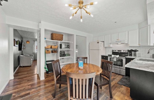 Summit Station House | The StayBerry - Stay for 6
