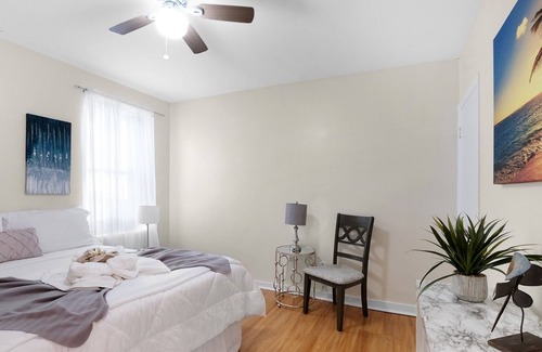 Graduate Hospital Apartment | This apartment is a 2 bedroom(s), 1 bathrooms, located in Philadelphia, PA.