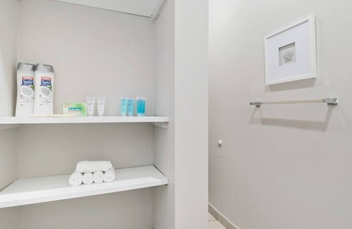 Graduate Hospital Apartment | This apartment is a 3 bedroom(s), 1 bathrooms, located in Philadelphia, PA.
