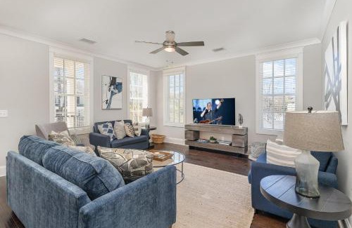 West End House | Trilogy - Private Porch - Walk to Centennial Park