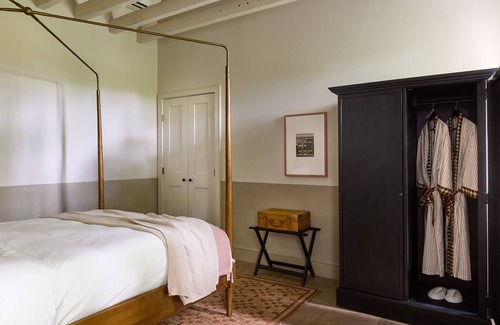 Fishtown Hotel | Two 1 Bedroom Suites at Anna & Bel – Elegant Touches & Walkable Location
