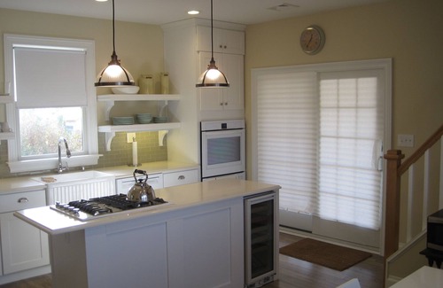 Avon House | Two blocks from the beach, close to the downtown shops, a timeless “Bay Header”.