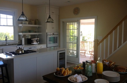Avon House | Two blocks from the beach, close to the downtown shops, a timeless “Bay Header”.