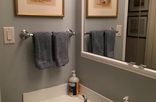 Midtown East Apartment | Upscale, large, high-ceilings, mid-town doorman NYC apartment centrally located