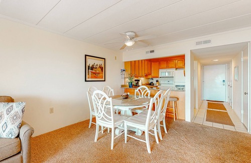 Midtown Ocean City Condo | Vacation Retreat in Oceanfront Complex w/Free WiFi, Central AC, W/D