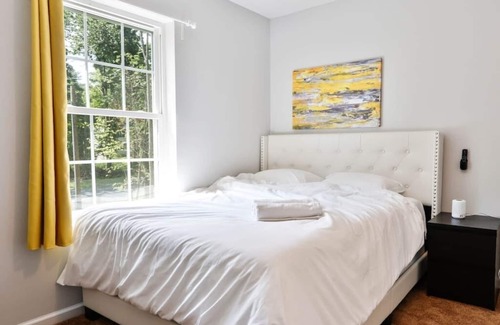 East Stroudsburg House | Warm 4 Bedroom House with large outdoor space