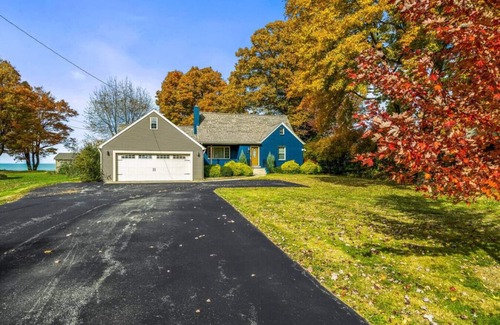 Fairfield House | Waterfront Oasis "Waters Edge Retreat" Lake Erie Internal name: Shallow Waters Retreat