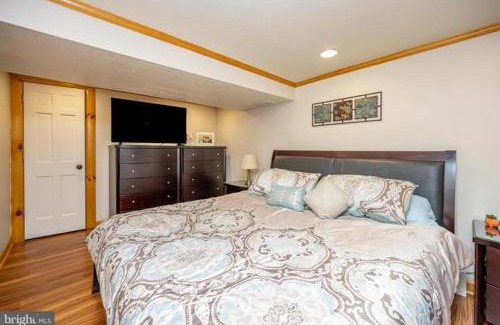 Friendsville House | Waterfront Pool Hottub Deep Creek Lake Wisp