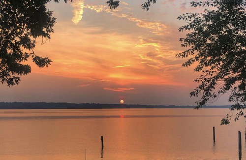 Magnolia House | Waterfront Retreat with Private Beach and Amazing View on Chesapeake Bay