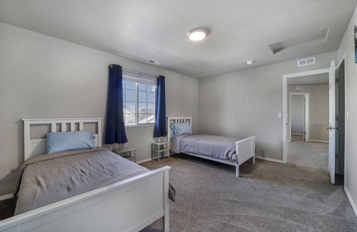 Twin Falls House | "White Tail Castle" NEW! Sleeps 12 comfortably